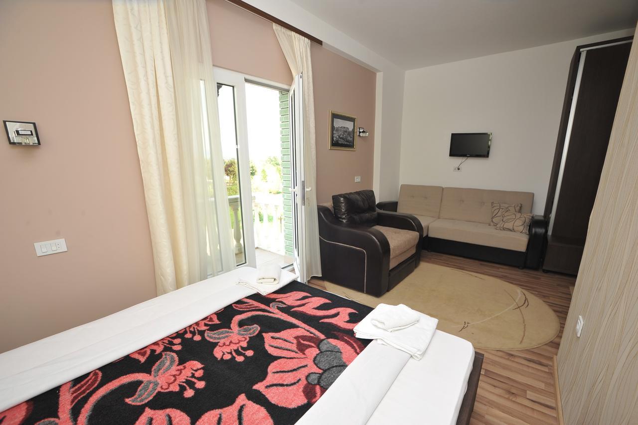 Ni Hotel Zeleni Vir מראה חיצוני תמונה