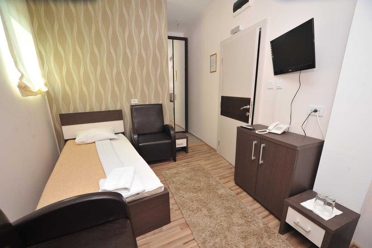 Ni Hotel Zeleni Vir מראה חיצוני תמונה