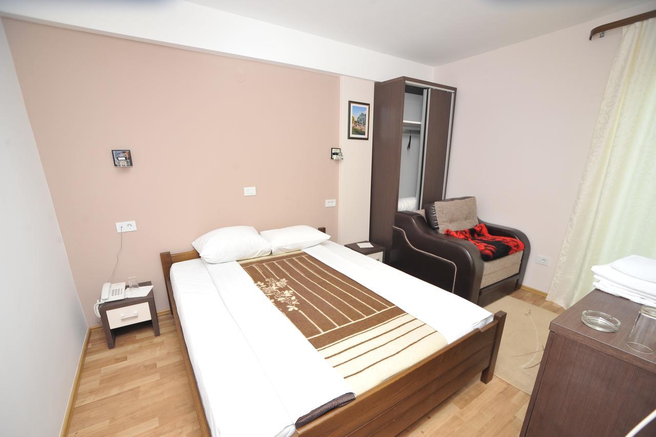 Ni Hotel Zeleni Vir מראה חיצוני תמונה