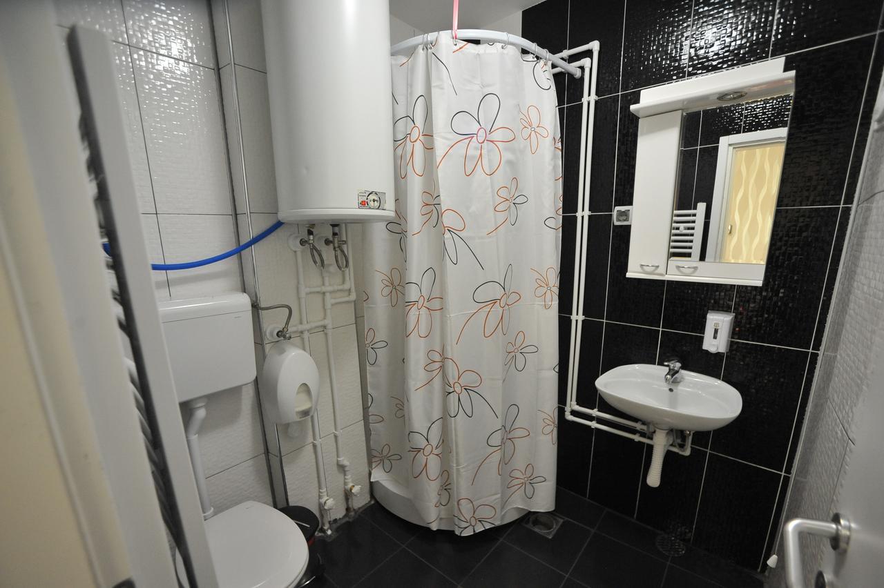 Ni Hotel Zeleni Vir מראה חיצוני תמונה