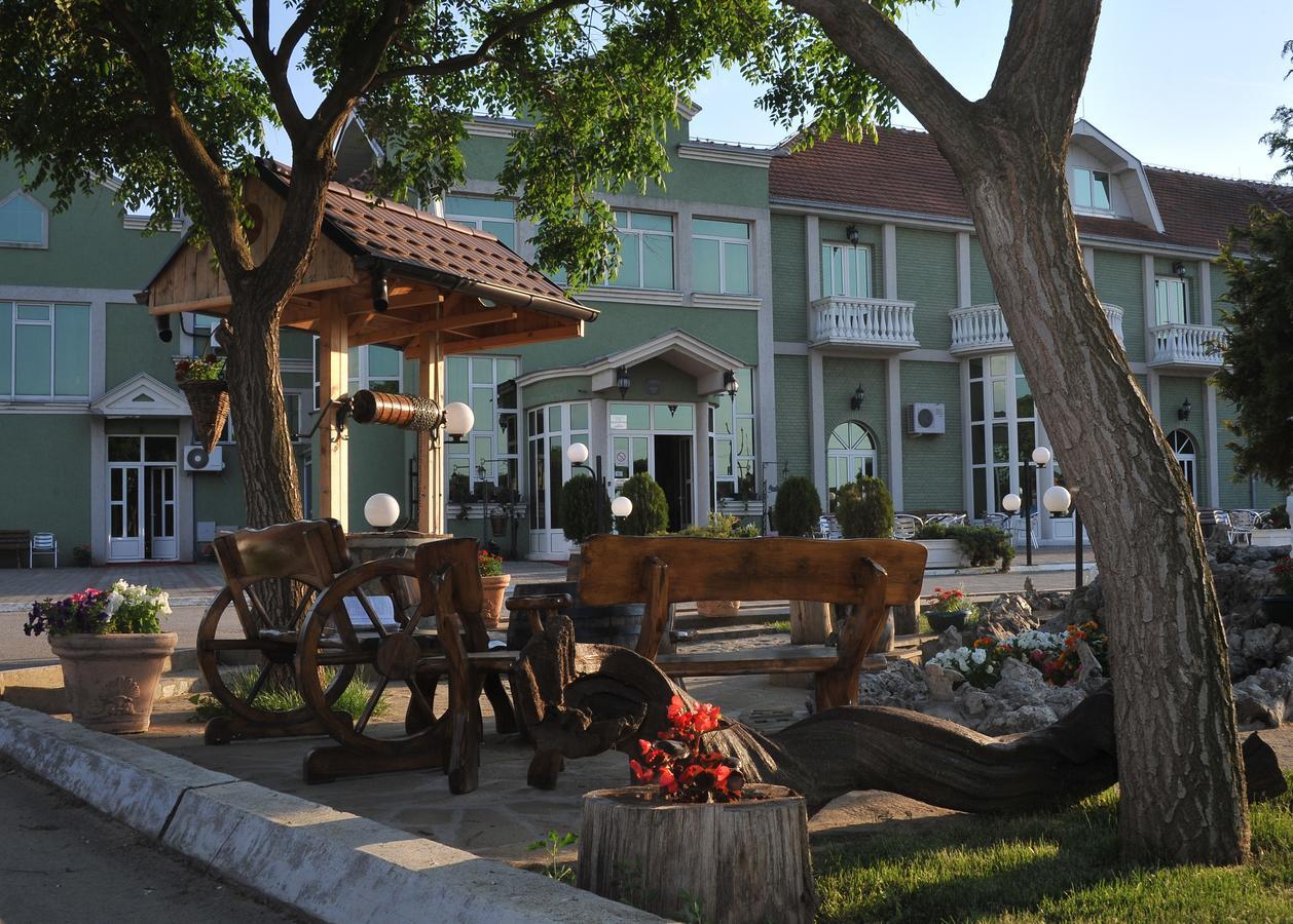 Ni Hotel Zeleni Vir מראה חיצוני תמונה