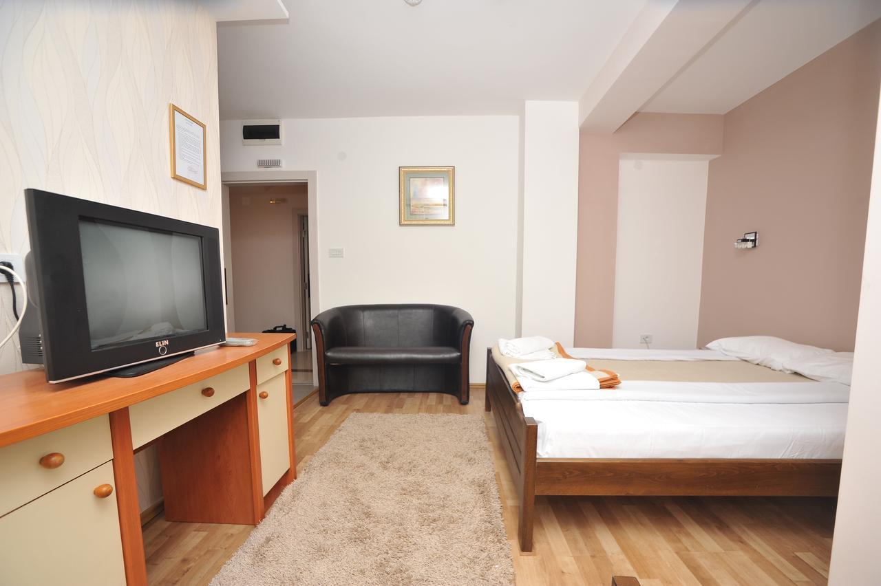 Ni Hotel Zeleni Vir חדר תמונה
