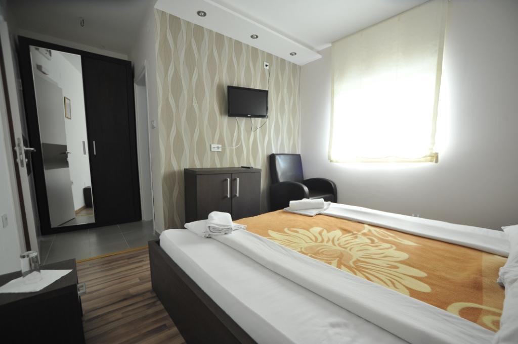 Ni Hotel Zeleni Vir מראה חיצוני תמונה